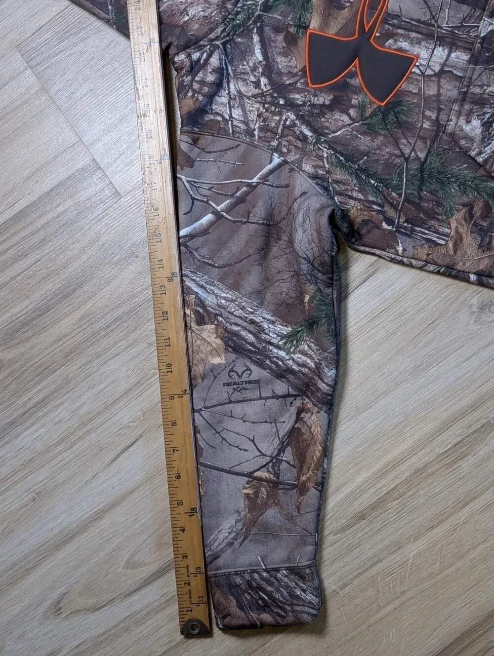 Under Armor real tree camo hoodie Youth Small